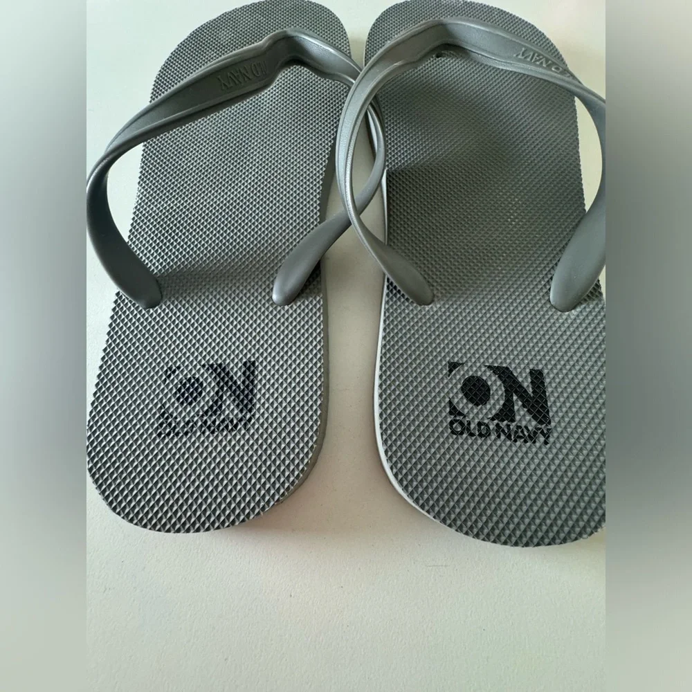 Old Navy Men’s Gray Rubber Texture Flip Flop Sandals Size 10/11